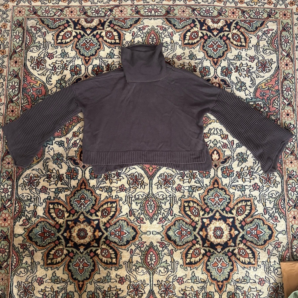 7115 by Szeki mock turtleneck cropped sweater EUC